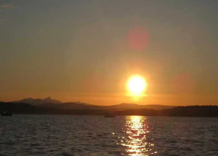 Furoy Hotel Apartments And Boating